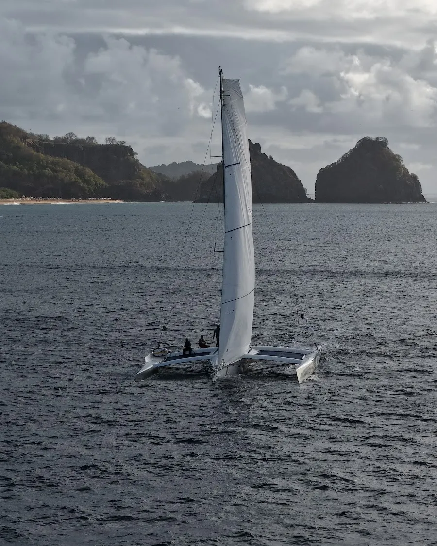 Trimarã na chegada